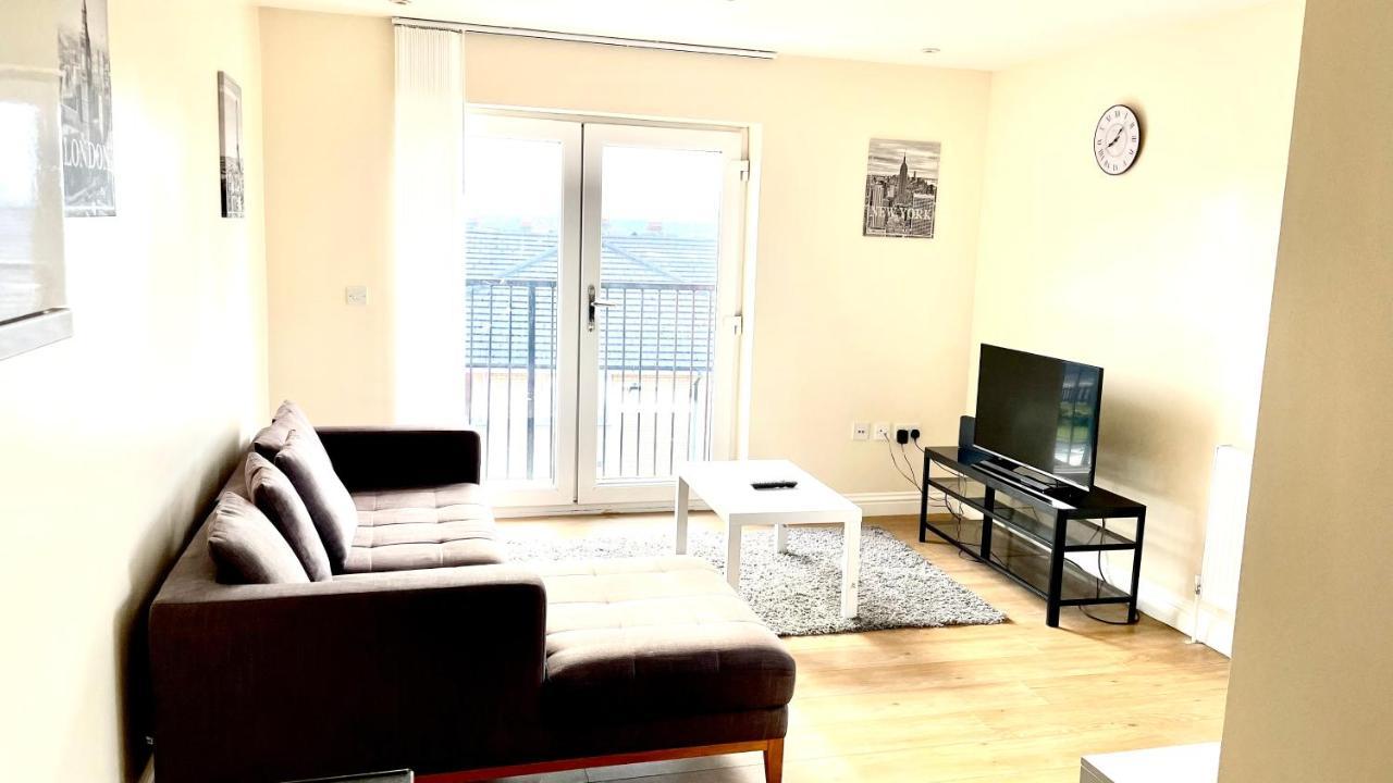 Holiday Flat In Central Slough Near To London Heathrow And Windsor With Free Car Park מראה חיצוני תמונה