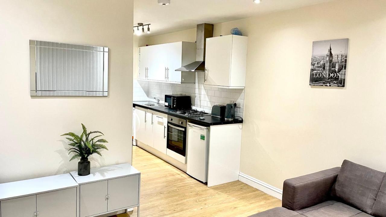 Holiday Flat In Central Slough Near To London Heathrow And Windsor With Free Car Park מראה חיצוני תמונה