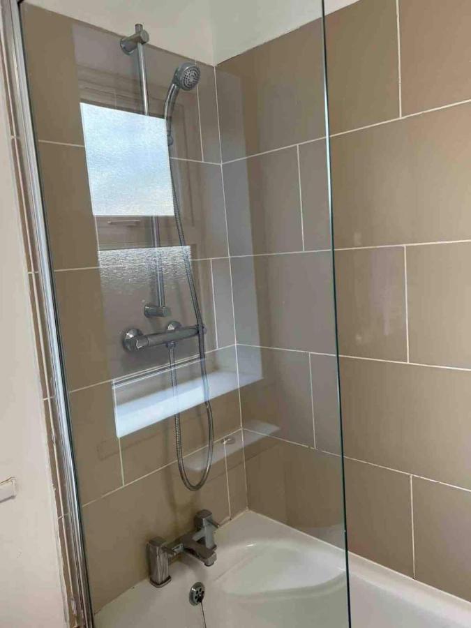 Holiday Flat In Central Slough Near To London Heathrow And Windsor With Free Car Park מראה חיצוני תמונה