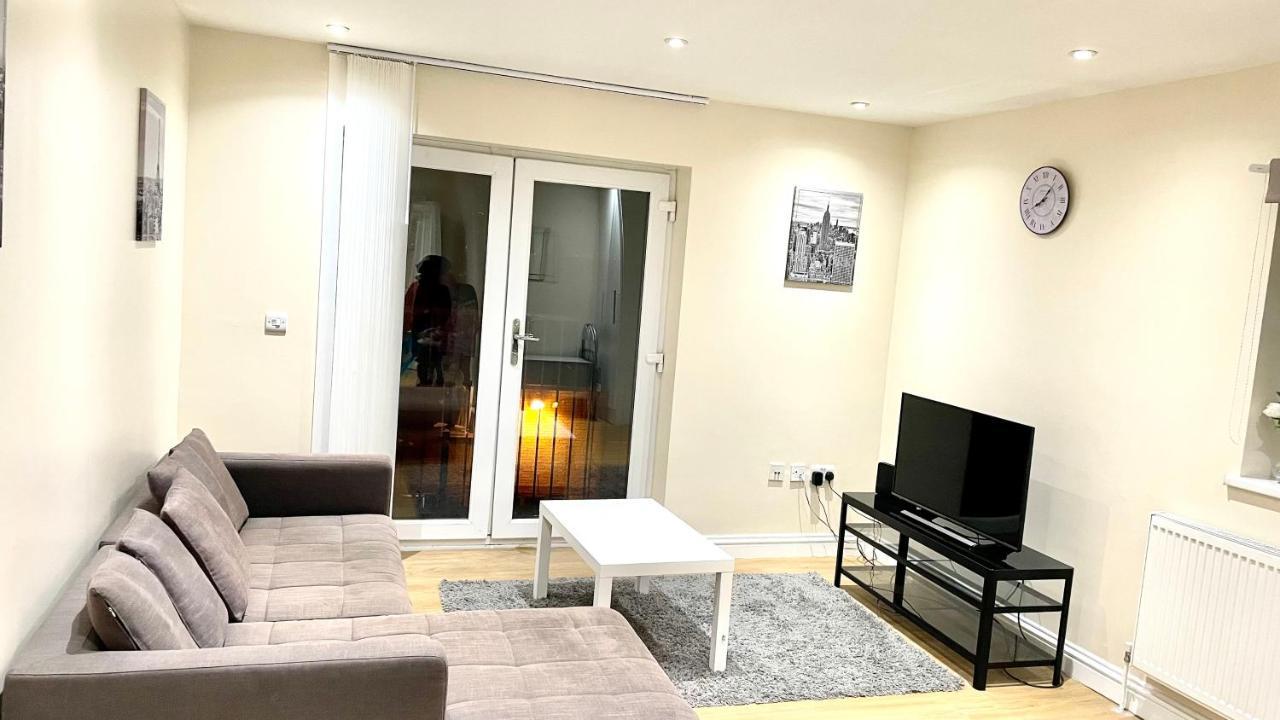 Holiday Flat In Central Slough Near To London Heathrow And Windsor With Free Car Park מראה חיצוני תמונה